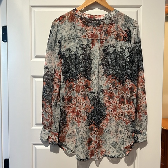 Loft sheer tuxedo style blouse - Picture 5 of 5